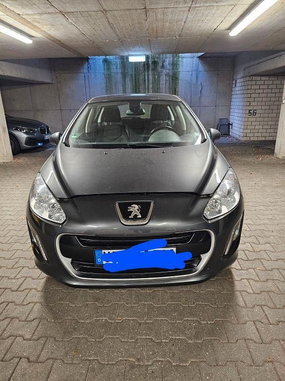 Grau Gebraucht 2013 Peugeot 308 Style Limousine | 4.900 € (Fairer Preis) - Bild 1/4