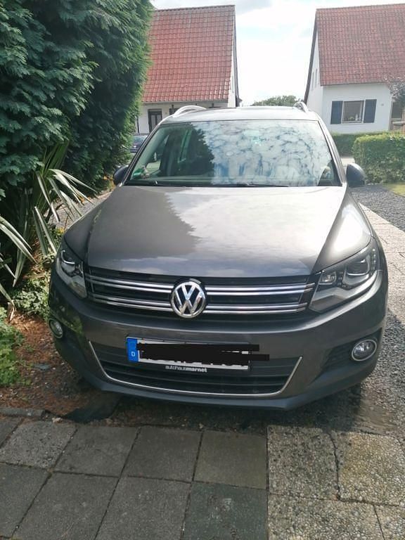 Grau Gebraucht 2016 VW Tiguan Sportline SUV | 16.900 € (Superpreis) - Bild 1/4