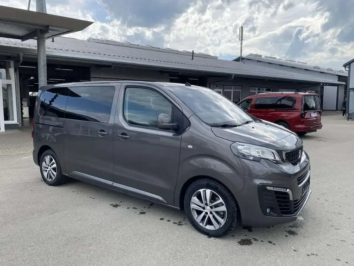 Gebraucht Peugeot Traveller Active 144 PS (105 kW) 2022 Platinium grau Van / Kleinbus