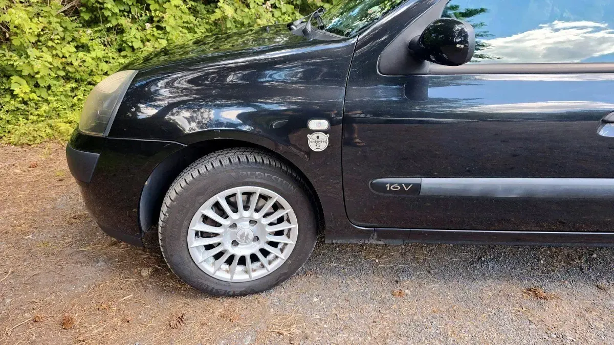 Gebraucht Renault Clio II 75 PS (55 kW) 2003 Schwarz Kleinwagen