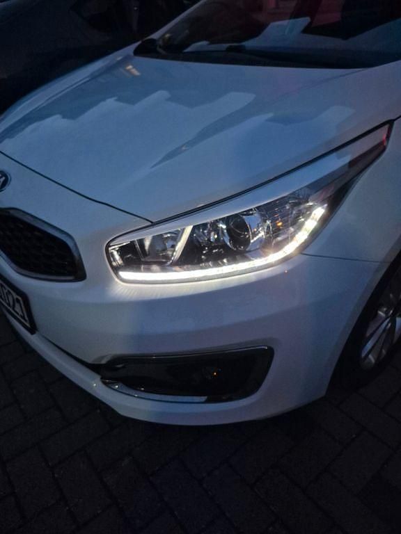 Gebraucht Kia Ceed Edition 7 101 PS (74 kW) 2018 Weiß Kleinwagen