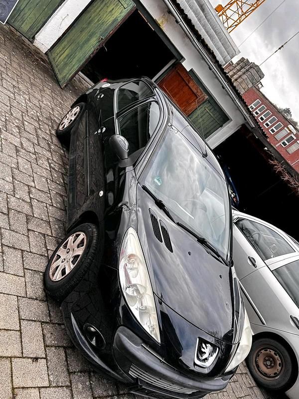 Gebraucht Peugeot 206+ 68 PS (50 kW) 2012 Schwarz Kleinwagen