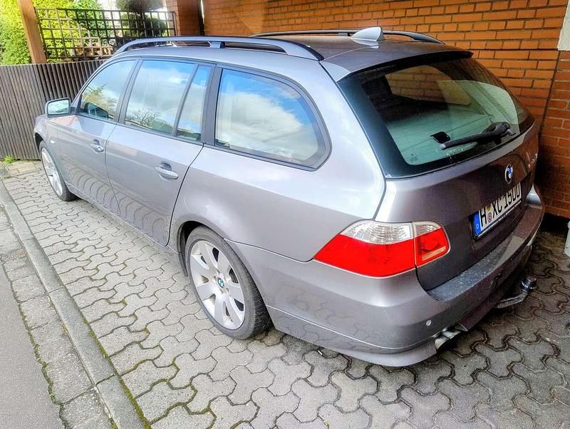 Gebraucht BMW 530 258 PS (189 kW) 2008 Grau Kombi