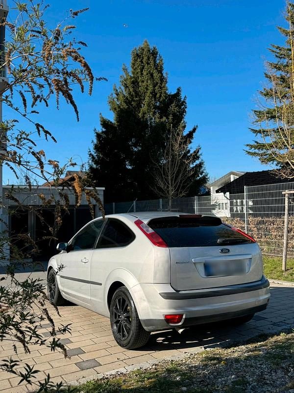 Second-hand Ford Focus 109 CP (80 kW) 2007 Gri Coupe