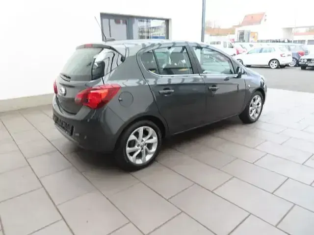Usado Opel Corsa Innovation 90 HP (66 kW) 2017 Cinzento Sedan