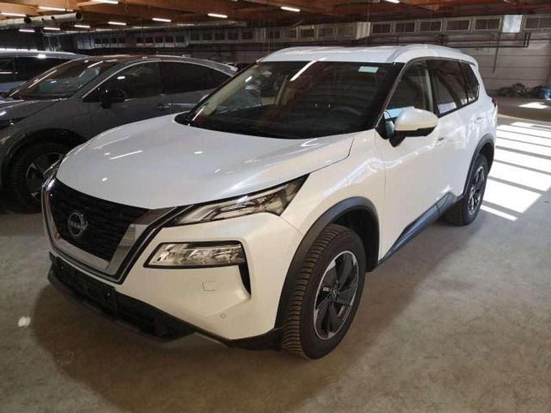 Pearl white Gebraucht 2025 Nissan X-Trail N-Connecta SUV | 29.450 € (Superpreis) - Bild 1/4
