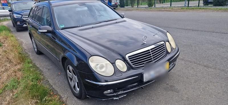 Schwarz Gebraucht 2005 Mercedes E280 Avantgarde Kombi | 1.900 € (Guter Preis) - Bild 1/4