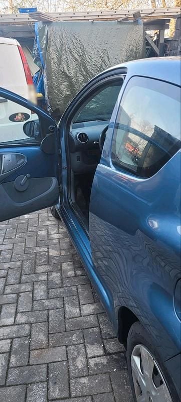 Gebraucht Toyota Aygo 69 PS (50 kW) 2011 Blau Kleinwagen