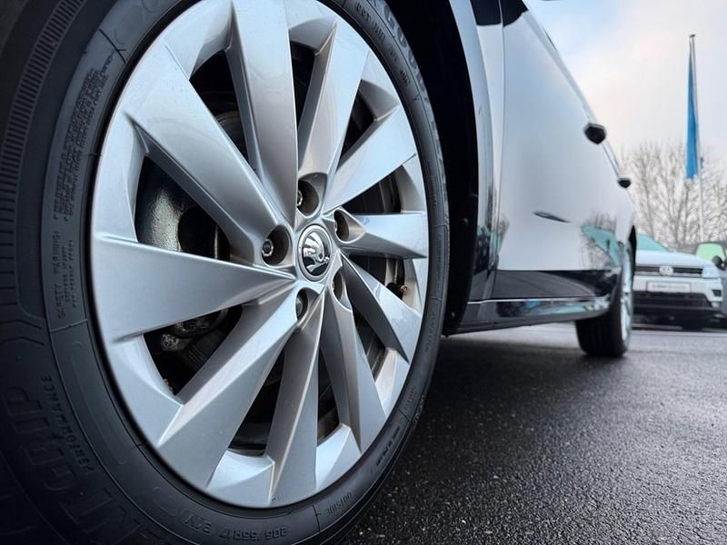 Gebraucht Skoda Octavia Selection 150 PS (110 kW) 2024 Blackmagic perleffekt Kombi