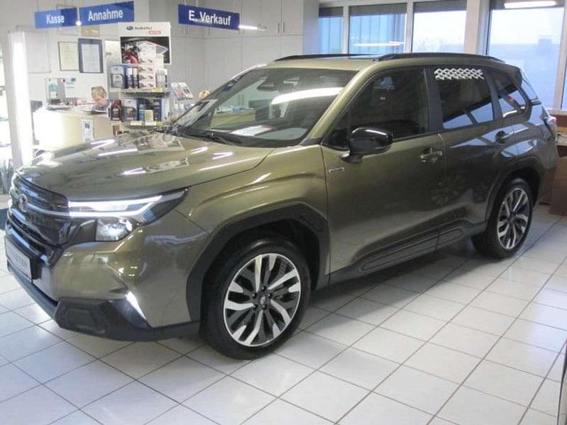 Neu Subaru Forester Platinum 136 PS (100 kW) 2025 Autumn green metallic SUV