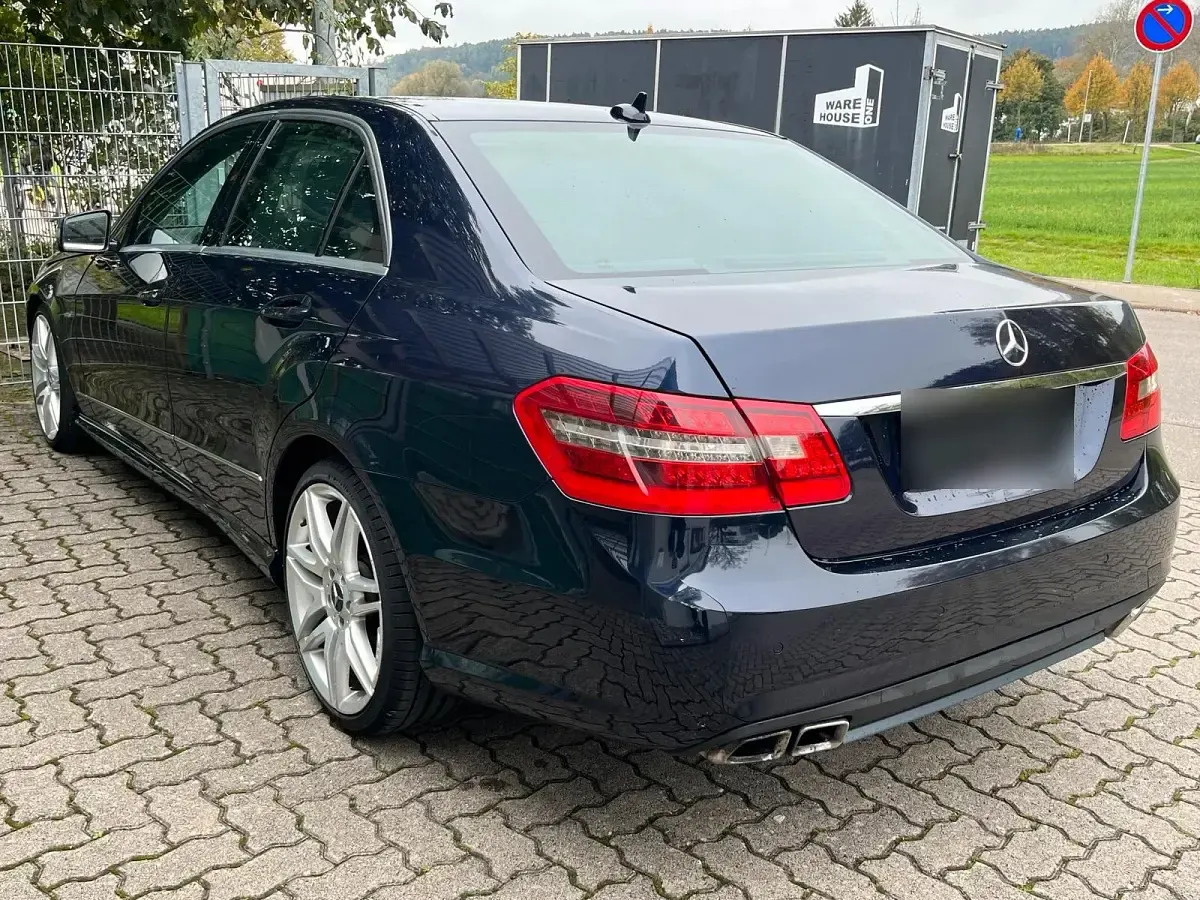 Gebraucht Mercedes E350 AMG line 265 PS (194 kW) 2010 Blau Limousine