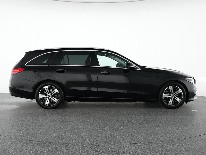 Gebraucht Mercedes C300 Avantgarde 258 PS (189 kW) 2024 Schwarz Limousine