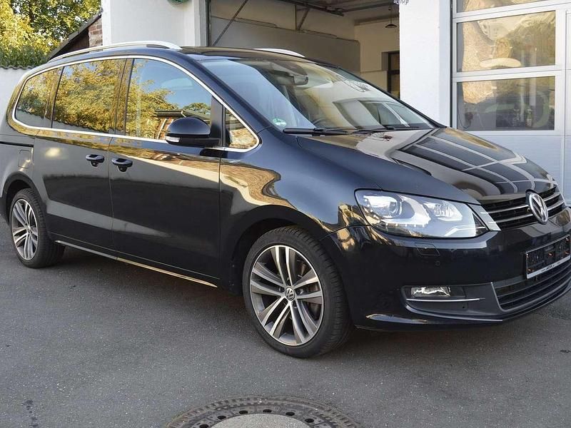 Gebraucht VW Sharan Highline 150 PS (110 kW) 2022 Deep black Van / Kleinbus