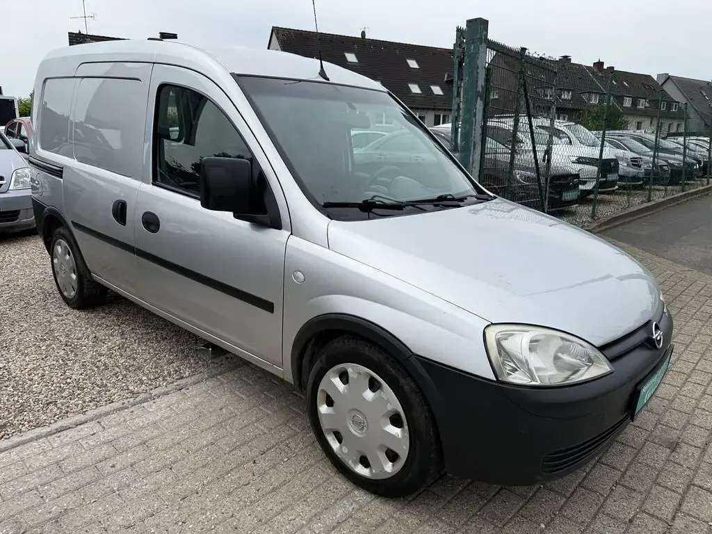 Gebraucht Opel Combo 101 PS (74 kW) 2012 Silber Van / Kleinbus