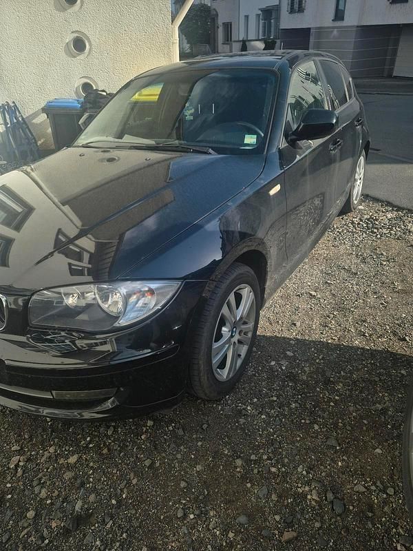 Gebraucht BMW 116 122 PS (89 kW) 2010 Schwarz Kleinwagen