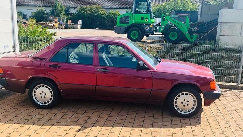 Gebraucht Mercedes 190 109 PS (80 kW) 1991 Rot Limousine