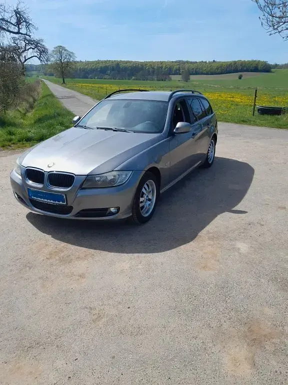 Gebraucht BMW 318 143 PS (105 kW) 2009 Grau Kombi