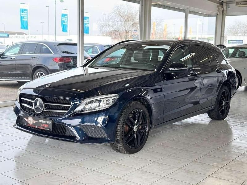 Gebraucht Mercedes C300 Avantgarde 245 PS (180 kW) 2018 Blau Kombi