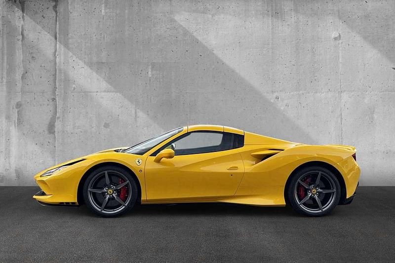 Gebraucht Ferrari F8 721 PS (530 kW) 2023 Gelb Cabrio