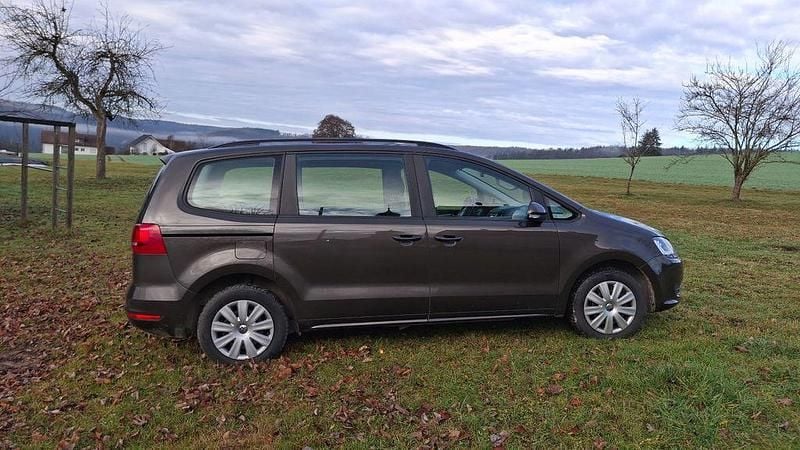 Braun Gebraucht 2014 VW Sharan Van / Kleinbus | 10.450 € (Fairer Preis) - Bild 1/4