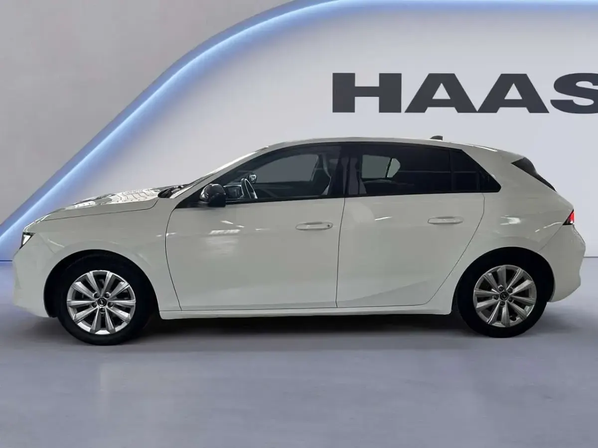 Gebraucht Opel Astra Enjoy 131 PS (96 kW) 2023 Arktis weiss Kleinwagen