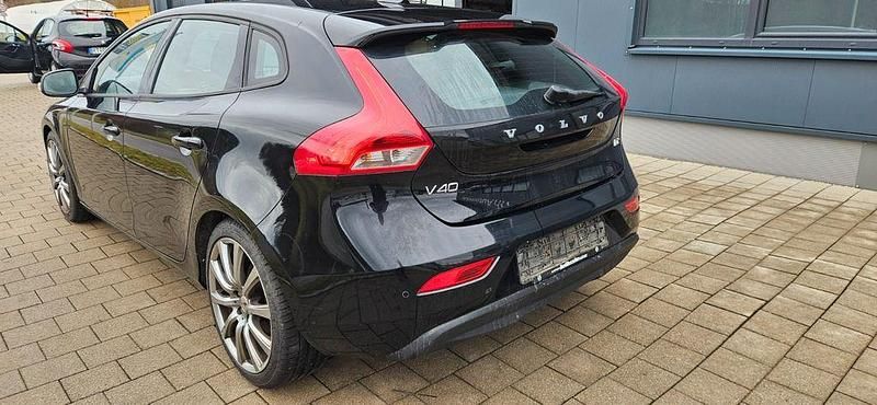Schwarz Gebraucht 2015 Volvo V40 Limousine | 7.990 € (Fairer Preis) - Bild 1/4