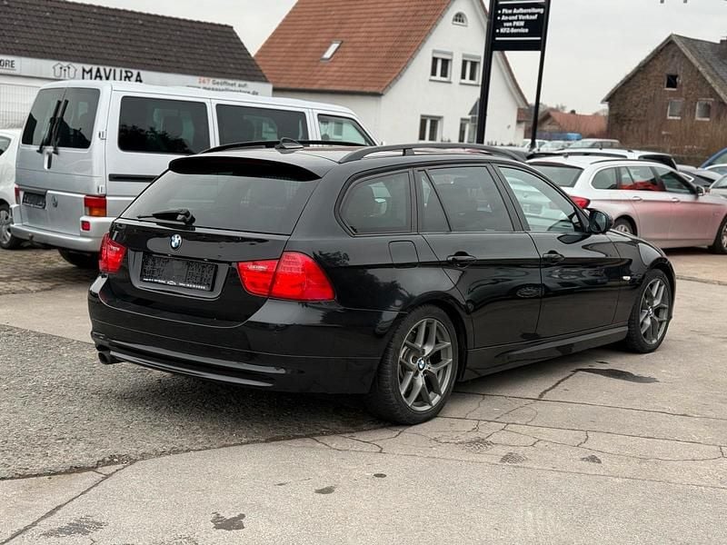 Gebraucht BMW 320 174 PS (127 kW) 2009 Schwarz Kombi