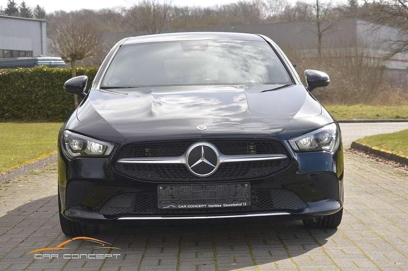 Gebraucht Mercedes CLA200 163 PS (119 kW) 2023 Schwarz Kombi