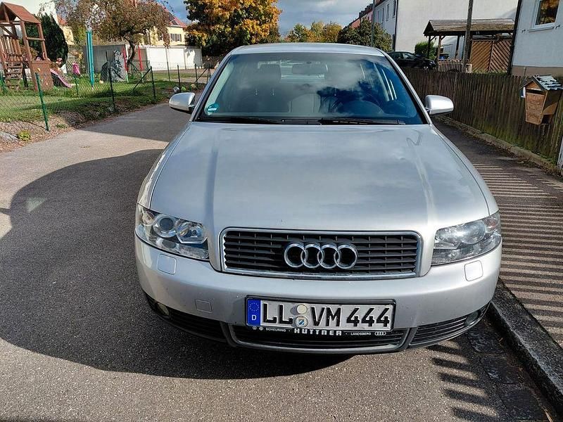 Silber Gebraucht 2001 Audi A4 Limousine | 3.500 € (Etwas zu teuer) - Bild 1/4