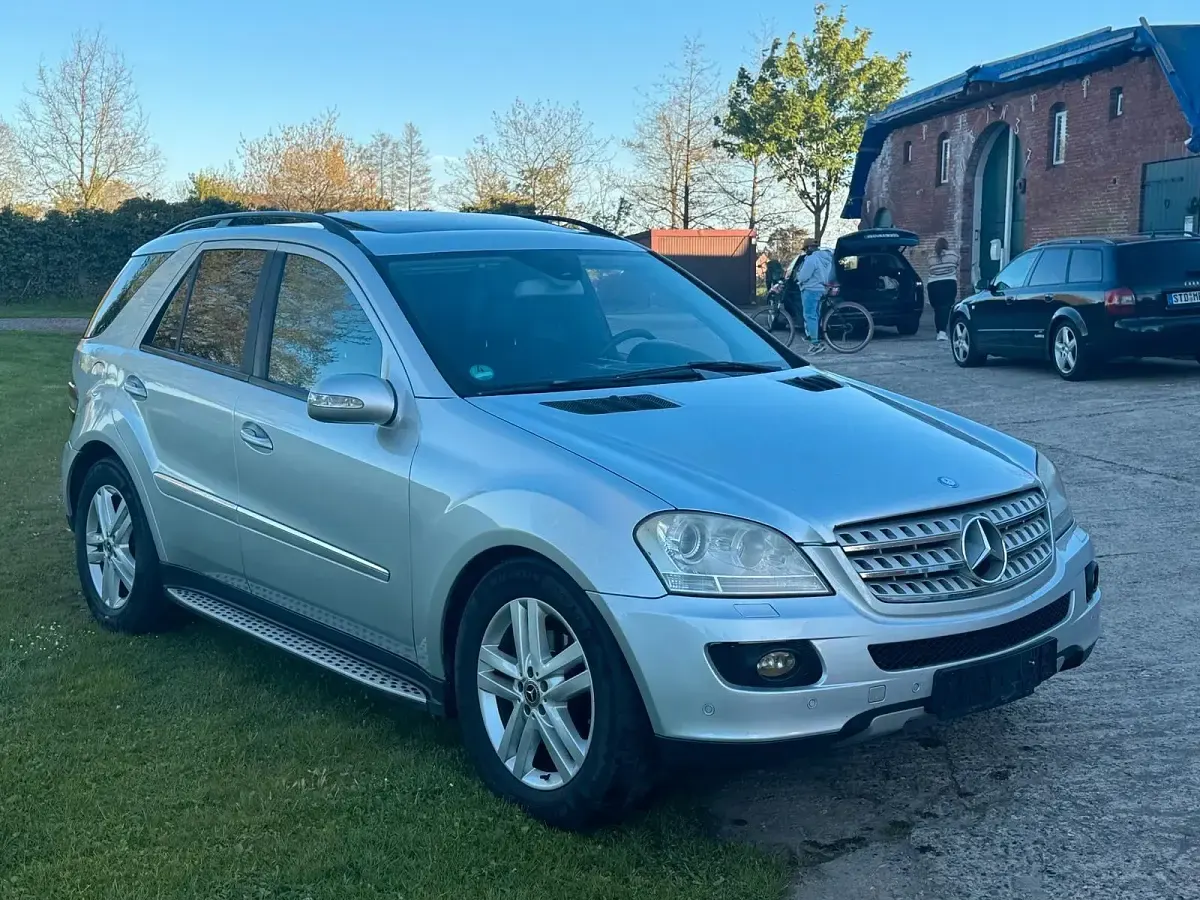 Second-hand Mercedes ML320 224 CP (164 kW) 2008 Argintiu SUV