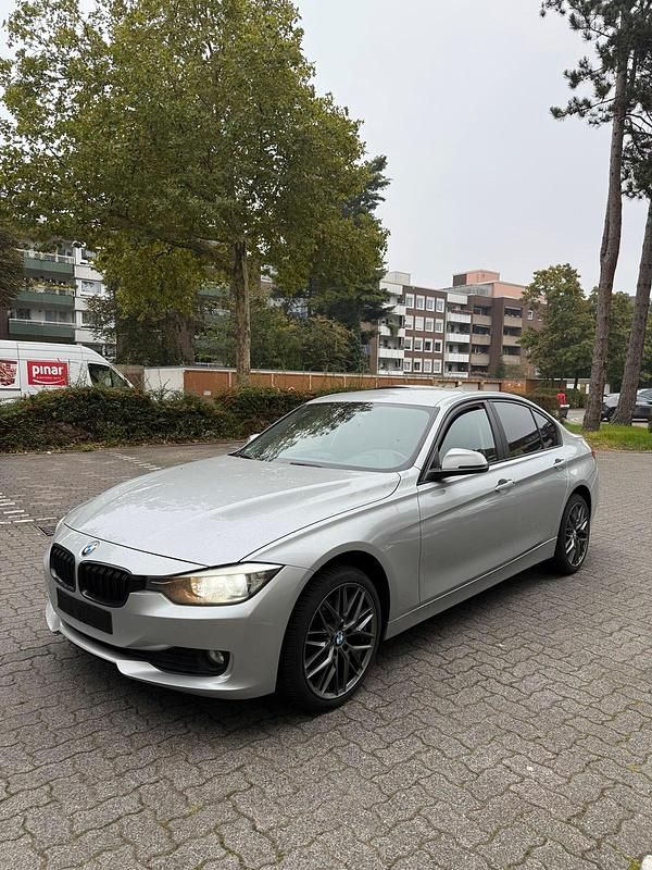Silber Gebraucht 2012 BMW 316 Limousine | 7.500 € (Fairer Preis) - Bild 1/4