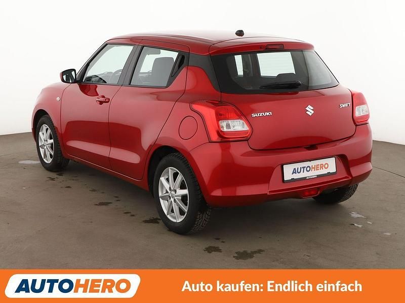 Gebraucht Suzuki Swift Comfort 90 PS (66 kW) 2017 Rot Kleinwagen