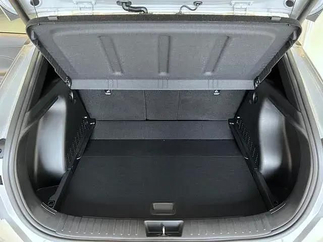 Gebraucht Hyundai Kona N Line 120 PS (88 kW) 2024 Shimmering silver meta.../silber SUV