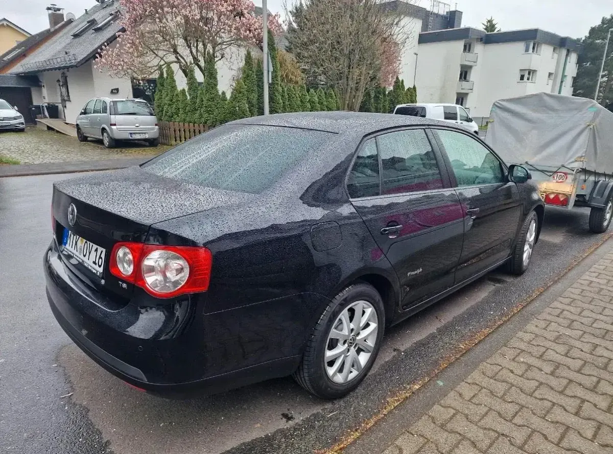 Gebraucht VW Jetta Freestyle 122 PS (89 kW) 2011 Schwarz Limousine