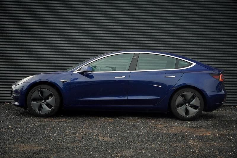 Gebraucht Tesla Model 3 Standard Range 175 kW (238 PS) 2019 Blau Limousine