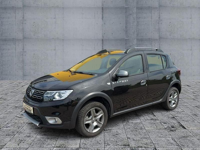 Perlmuttschwarz (schwarz) Gebraucht 2019 Dacia Sandero Prestige Kleinwagen | 11.111 € (Etwas zu teuer) - Bild 1/4