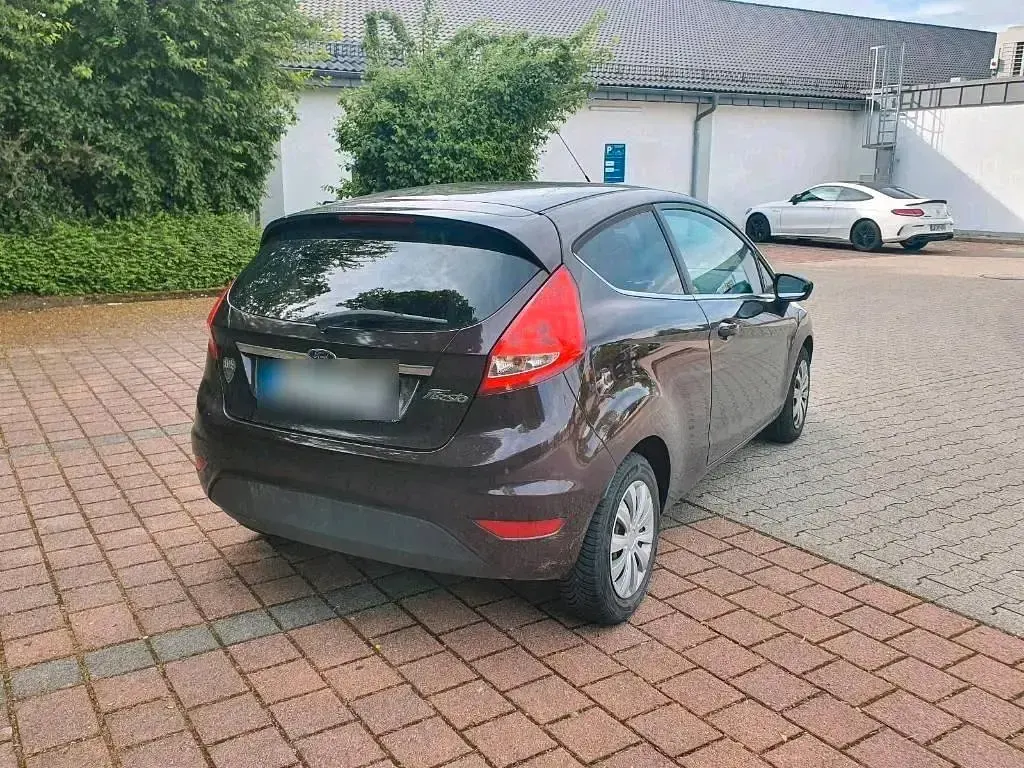 Second-hand Ford Fiesta 97 CP (71 kW) 2010 Andere farben Hatchback