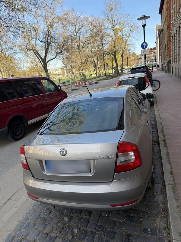 Gebraucht Skoda Octavia 101 PS (74 kW) 2009 Silber Limousine