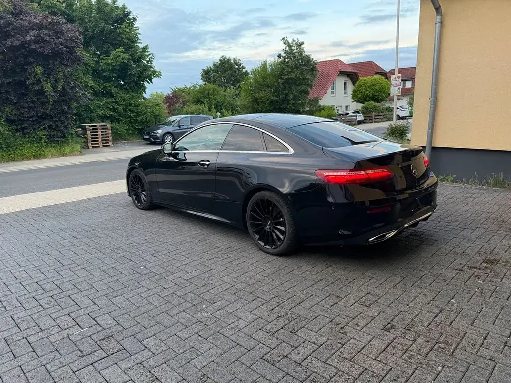 Gebraucht Mercedes E220 194 PS (142 kW) 2019 Schwarz