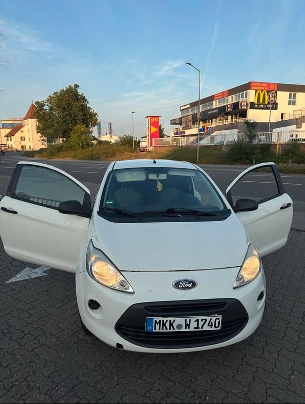 Weiß Gebraucht 2010 Ford Ka Kleinwagen | 2.500 € (Etwas zu teuer) - Bild 1/4