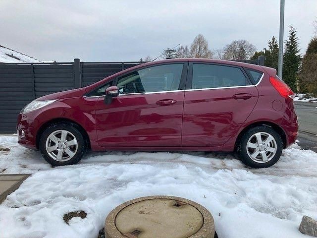 Gebraucht Ford Fiesta 82 PS (60 kW) 2010 Rot Limousine