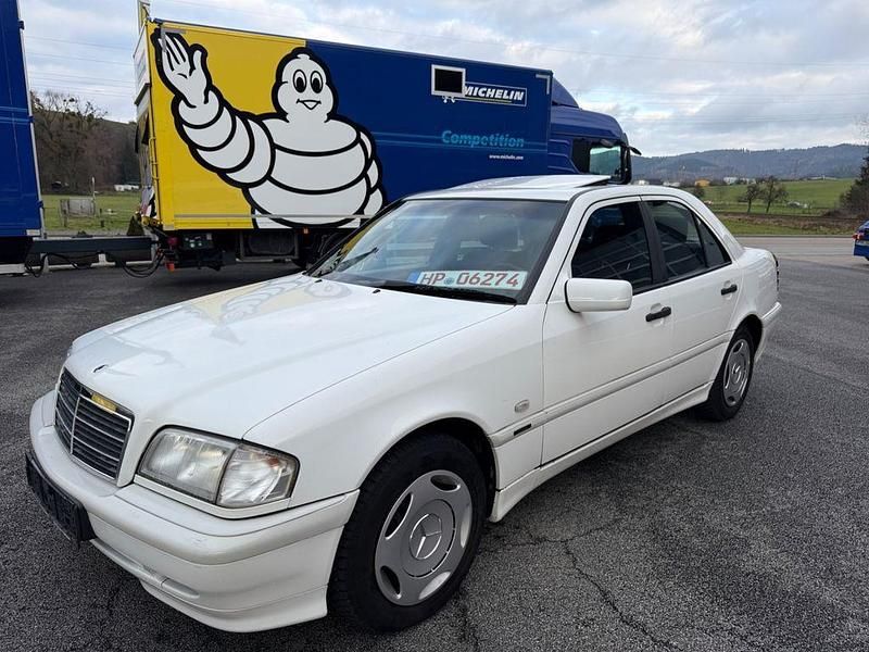 Weiß Gebraucht 1999 Mercedes C220 Classic Limousine | 6.999 € (Teuer) - Bild 1/4