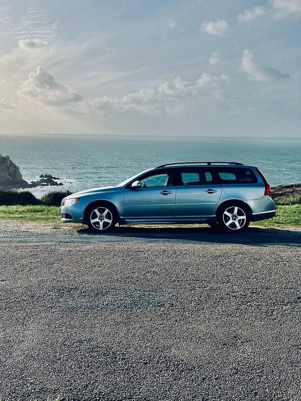 Silber Gebraucht 2009 Volvo V70 Kombi | 2.000 € (Superpreis) - Bild 1/4