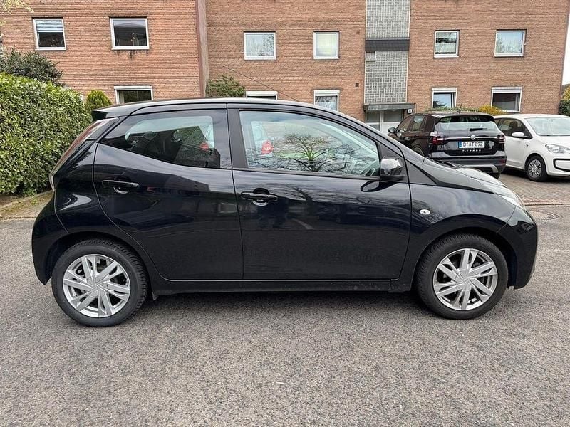 Gebraucht Toyota Aygo X-play 69 PS (50 kW) 2016 Schwarz Kleinwagen