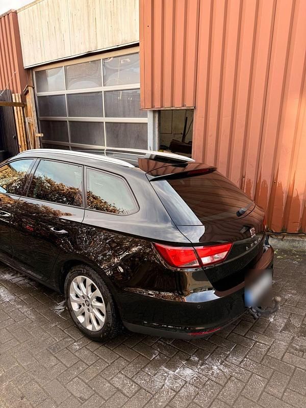 Używany Seat Leon Style 116 KM (85 kW) 2016 Czarny Kombi