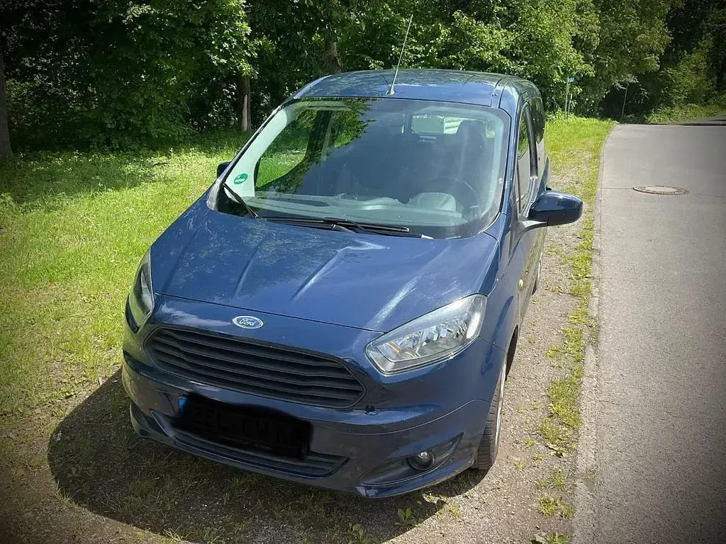 Używany Ford Courier 101 KM (74 kW) 2018 Niebieski Minivan