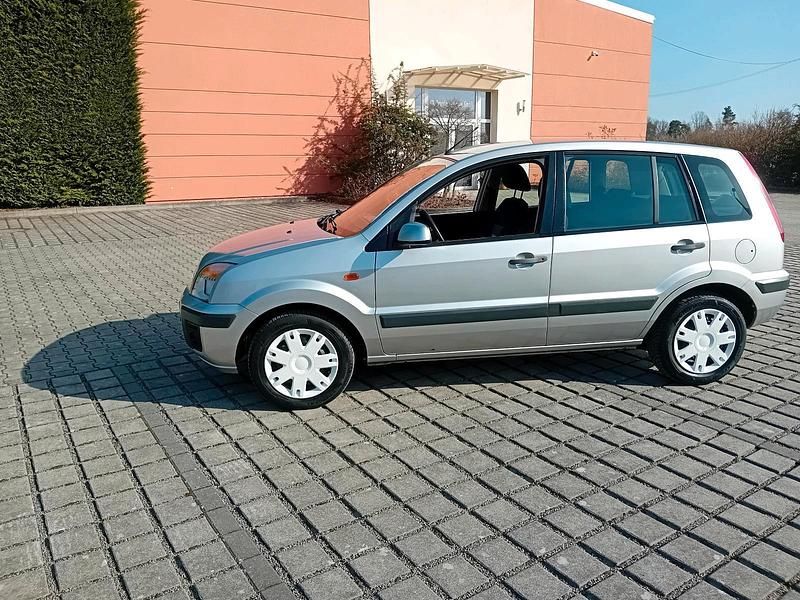 Gebraucht Ford Fusion 80 PS (58 kW) 2009 Silber Kleinwagen