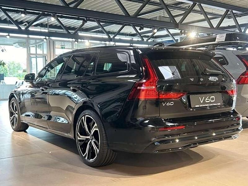 Gebraucht Volvo V60 Plus 455 PS (334 kW) 2024 Onyx black / metallic Kombi