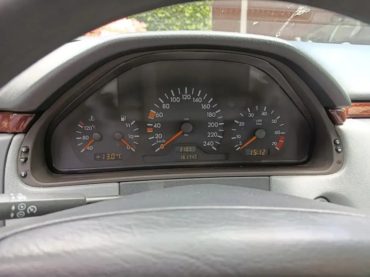 Gebraucht Mercedes E200 136 PS (100 kW) 1997 Limousine