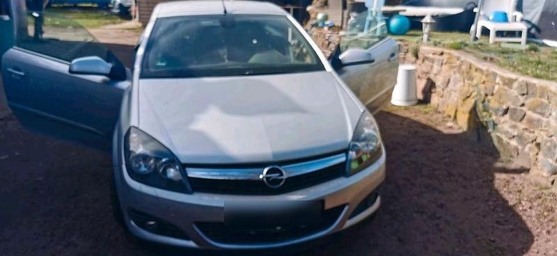 Używany Opel Astra Cabriolet 150 KM (110 kW) 2008 Srebrny Kabriolet